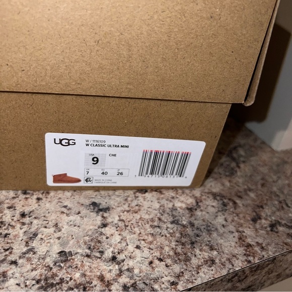 Uggs Women’s Classic Ultra Mini Ankle Boot, Chestnut 9w US- BRAND NEW - Picture 6 of 6